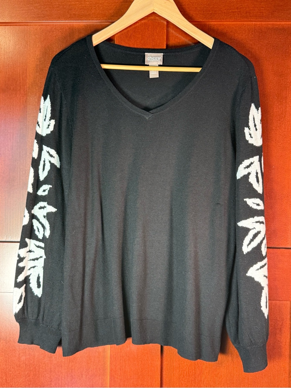 Chico’s Size 2 Black V-Neck Cashmere Blend Floral Sleeve Sweater